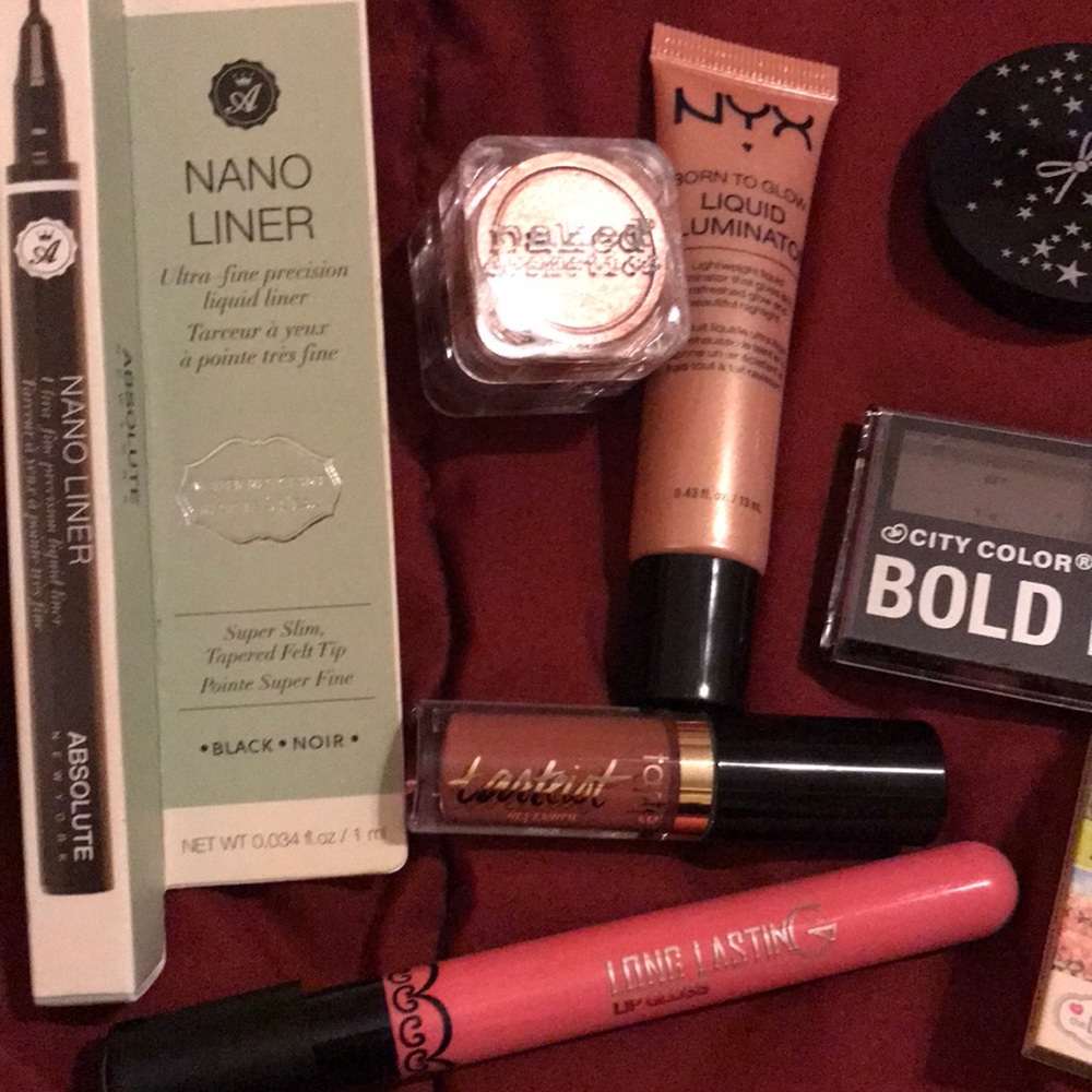 Makeup Bundle - Picture 2 of 3